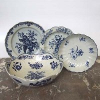 Lot 414 - Worcester junket dish and two plates circa 1780