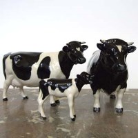 Lot 663 - Beswick Freisian cow set