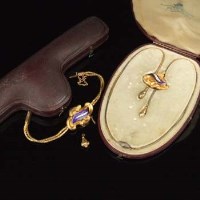 Lot 243 - Mackay & Cunningham cased necklace and bangles.
