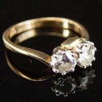 Lot 279 - Diamond cross-over ring