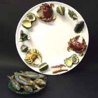Lot 592 - Mafra Caldas dish, and a Portuguese platter