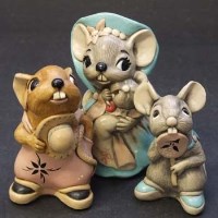 Lot 634 - Three Pendelfin mice.