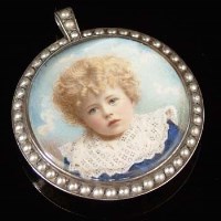 Lot 152 - Miniature portrait pendant