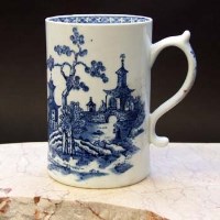 Lot 369 - Lowestoft mug
