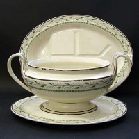 Lot 390 - Swansea meat plate tureen base and stand