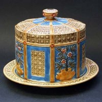 Lot 398 - Wedgwood cheese dish and cover