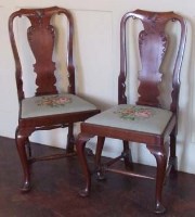 Lot 479 - Six Queen Anne style dining chairs