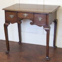 Lot 509 - Oak side table on cabriole legs