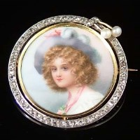 Lot 233 - Diamond set portrait brooch