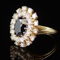 Lot 266 - Diamond and sapphire cluster 18ct yellow gold