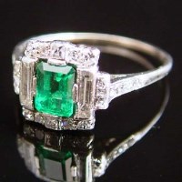 Lot 281 - Emerald and diamond platinum ring