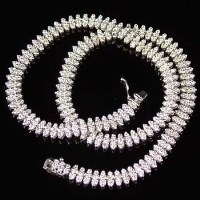 Lot 298 - Diamond necklace