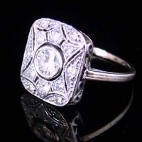 Lot 306 - Art Deco White Gold & Diamond Plaque Ring