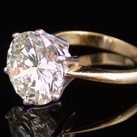 Lot 316 - 6.77ct single stone diamond ring