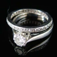 Lot 360 - 9ct gold  and diamond ring, approximately 0.25ct
