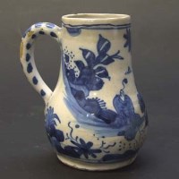 Lot 424 - Late 17th century Delft mug