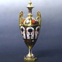 Lot 476 - Crown Derby twin handled vase