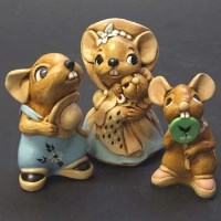 Lot 512 - Pendelfin mouse family