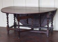Lot 555 - Oak gate-leg table