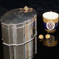 Lot 319 - Silver tea caddy complete with 59th