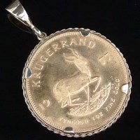 Lot 335 - South African Krugerrand 1977 in mount