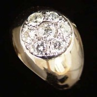 Lot 363 - Gentleman's 18ct gold and diamond ring inset with
