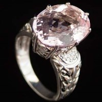Lot 368 - White gold and pink morganite ring, the stone