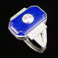 Lot 391 - Art deco platinum and diamond ring, the cut