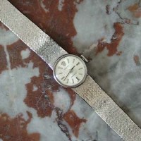 Lot 427 - 9ct White gold lady's rolex wrist watch