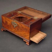 Lot 442 - George III mahogany tea caddy