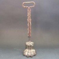 Lot 491 - Lion paw and leaf moulded door stop