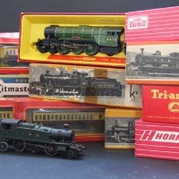 Lot 504 - Selection of Tri-ang and Hornby model railway
