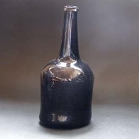 Lot 542 - 18th century mallet wine bottle