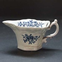 Lot 571 - Worcester creamboat