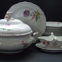 Lot 605 - Meissen dinner service