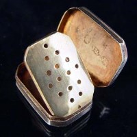 Lot 286 - Georgian silver vinaigrette