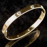 Lot 302 - Screw-head 9ct gold bangle