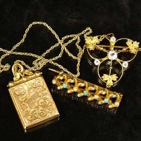 Lot 356 - 18ct brooch set with turquoise and seed pearls