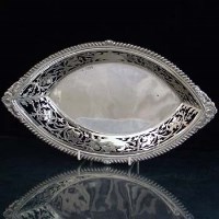 Lot 387 - Oval silver basket