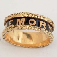 Lot 428 - 18ct 'In Memory' ring