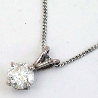 Lot 440 - Single stone diamond pendant on fine chain