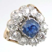 Lot 460 - Sapphire 2.5ct and diamond cluster ring
