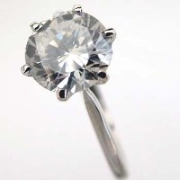 Lot 463 - Single stone diamond ring