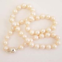 Lot 469 - Freshwater pearl necklace