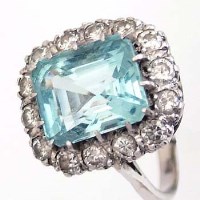 Lot 498 - Aquamarine and diamond cluster ring
