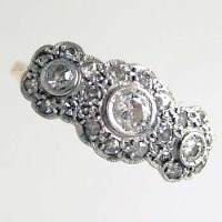 Lot 499 - Decorative diamond ring