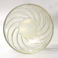 Lot 673 - Lalique poisson bowl.