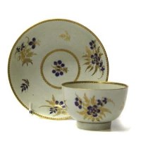 Lot 694 - Worcester gilt floral teabowl and saucer