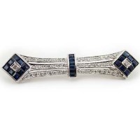 Lot 359 - 18ct white gold bar brooch