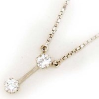 Lot 369 - White gold pendant
